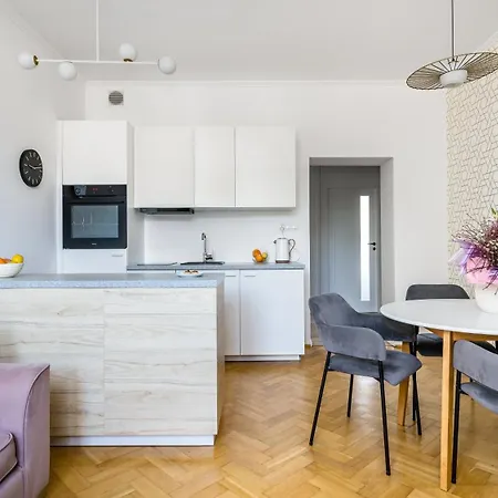 Deco Apartments-centrum * Σόποτ